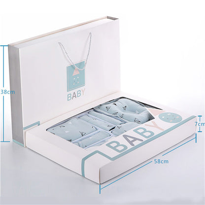 Boîte cadeau de vêtements en coton pour bébé.